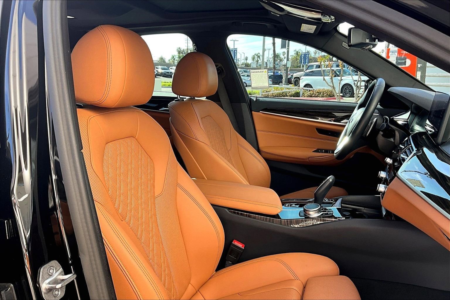 Used 2023 BMW 530i w/ Convenience Package image 7