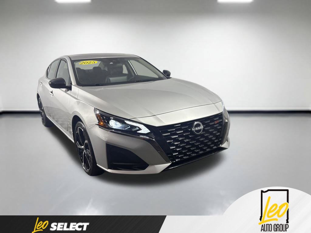 Used 2025 Nissan Altima 2.5 SR w/ SR Premium Package AWD/4WD image 7