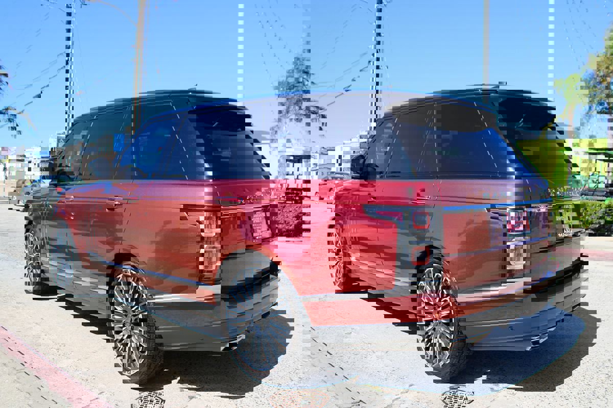 Used 2020 Land Rover Range Rover LWB SV Autobiography image 3