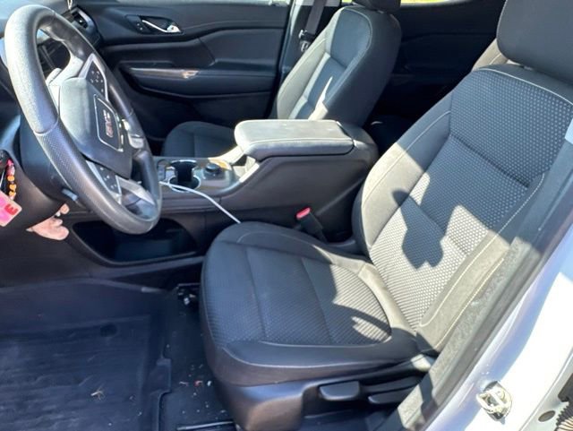 Used 2023 GMC Acadia SLE w/ Elevation Edition FWD image 9