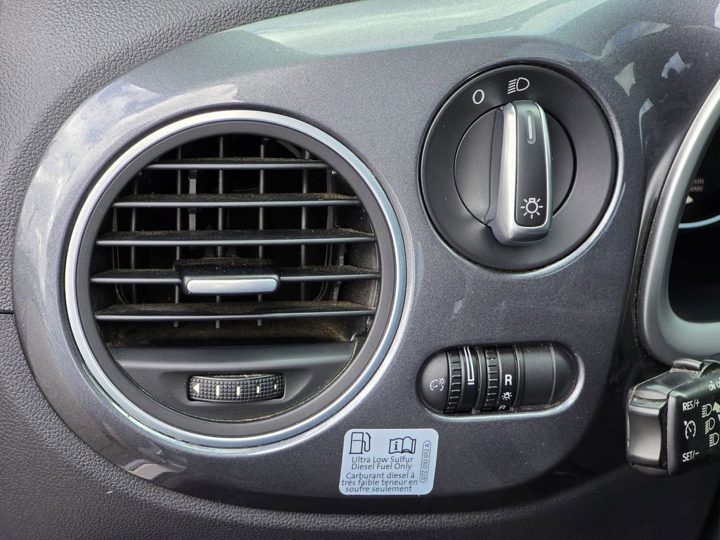 Used 2015 Volkswagen Beetle TDI image 39