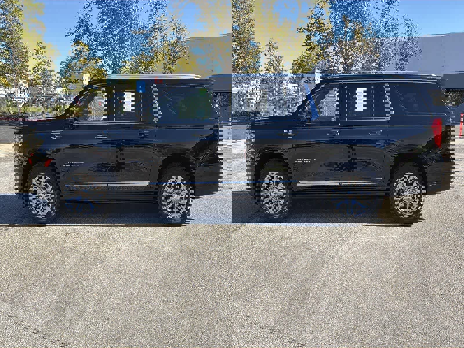 Used 2023 GMC Yukon XL Denali image 7