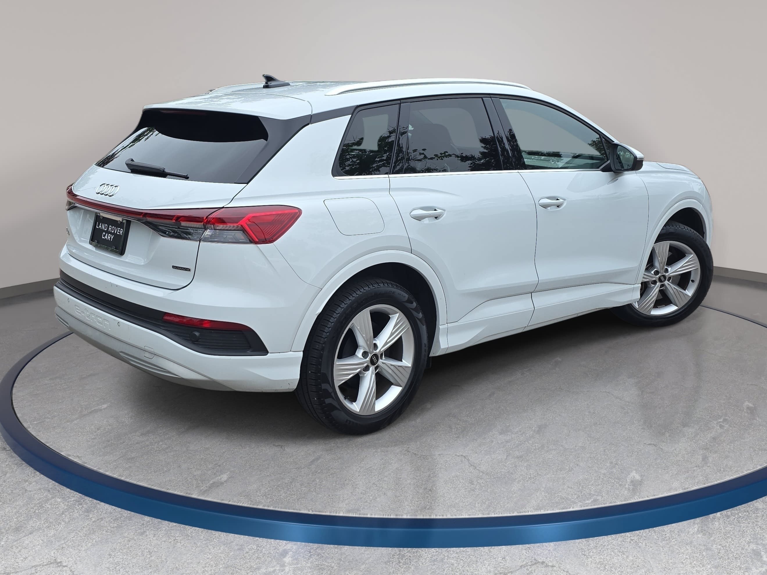 Used 2022 Audi Q4 e-tron Prestige AWD/4WD image 5