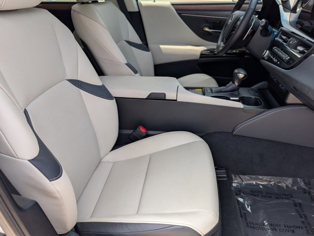 Used 2025 Lexus ES 300h w/ Premium Package FWD image 21
