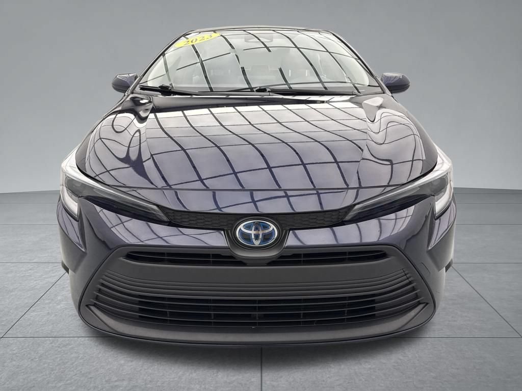 Used 2023 Toyota Corolla LE FWD image 2