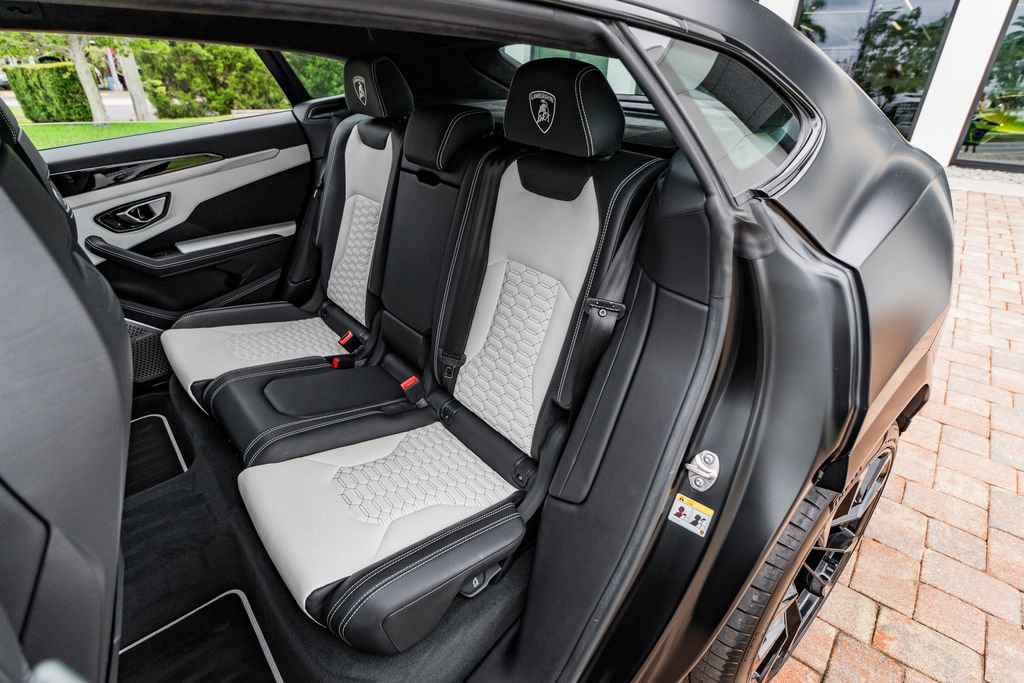 Used 2022 Lamborghini Urus AWD/4WD image 37