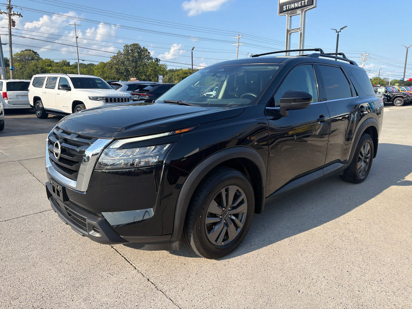 Used 2023 Nissan Pathfinder SV AWD/4WD image 4