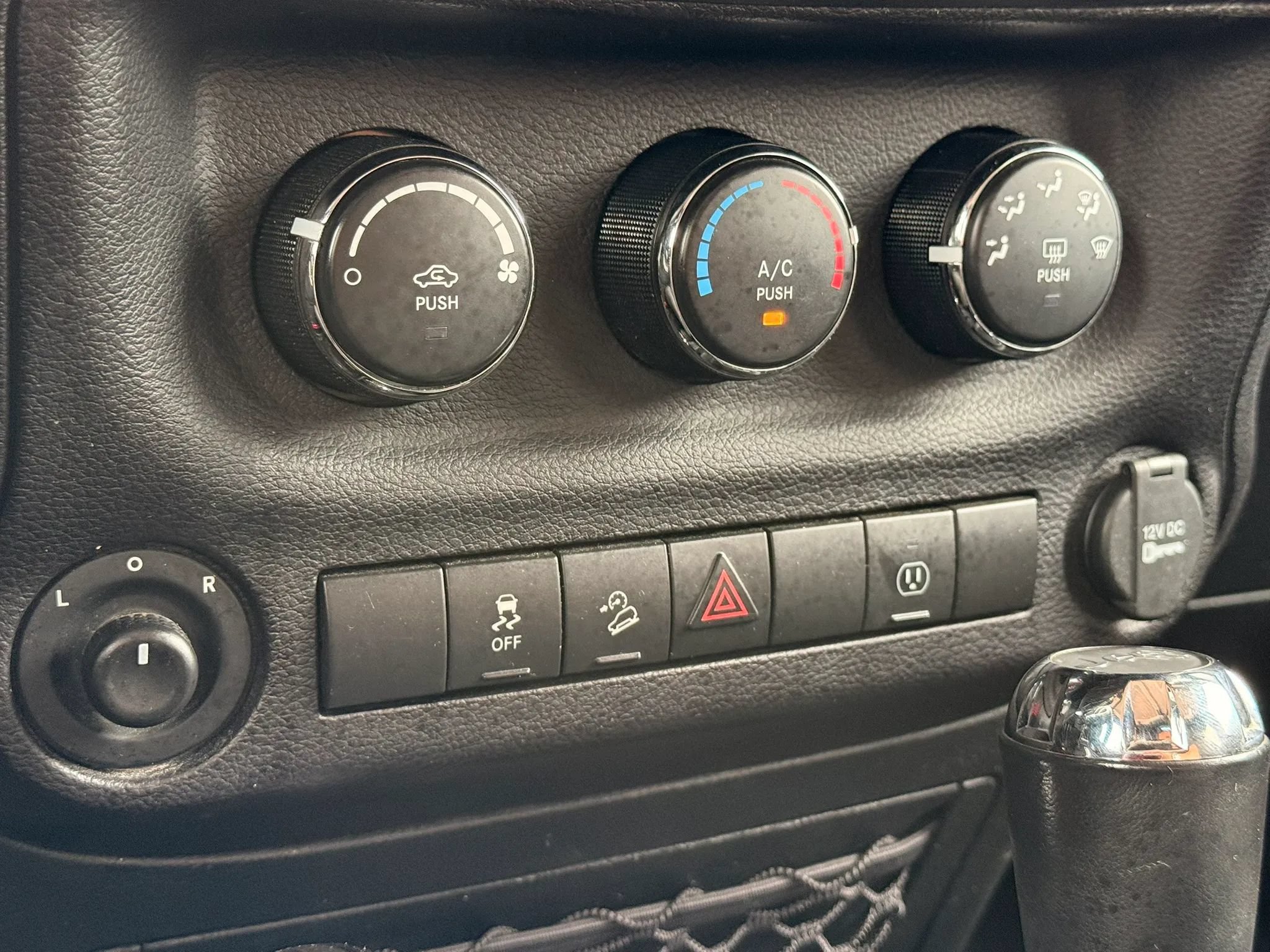 Used 2018 Jeep Wrangler Unlimited Sahara AWD/4WD image 21