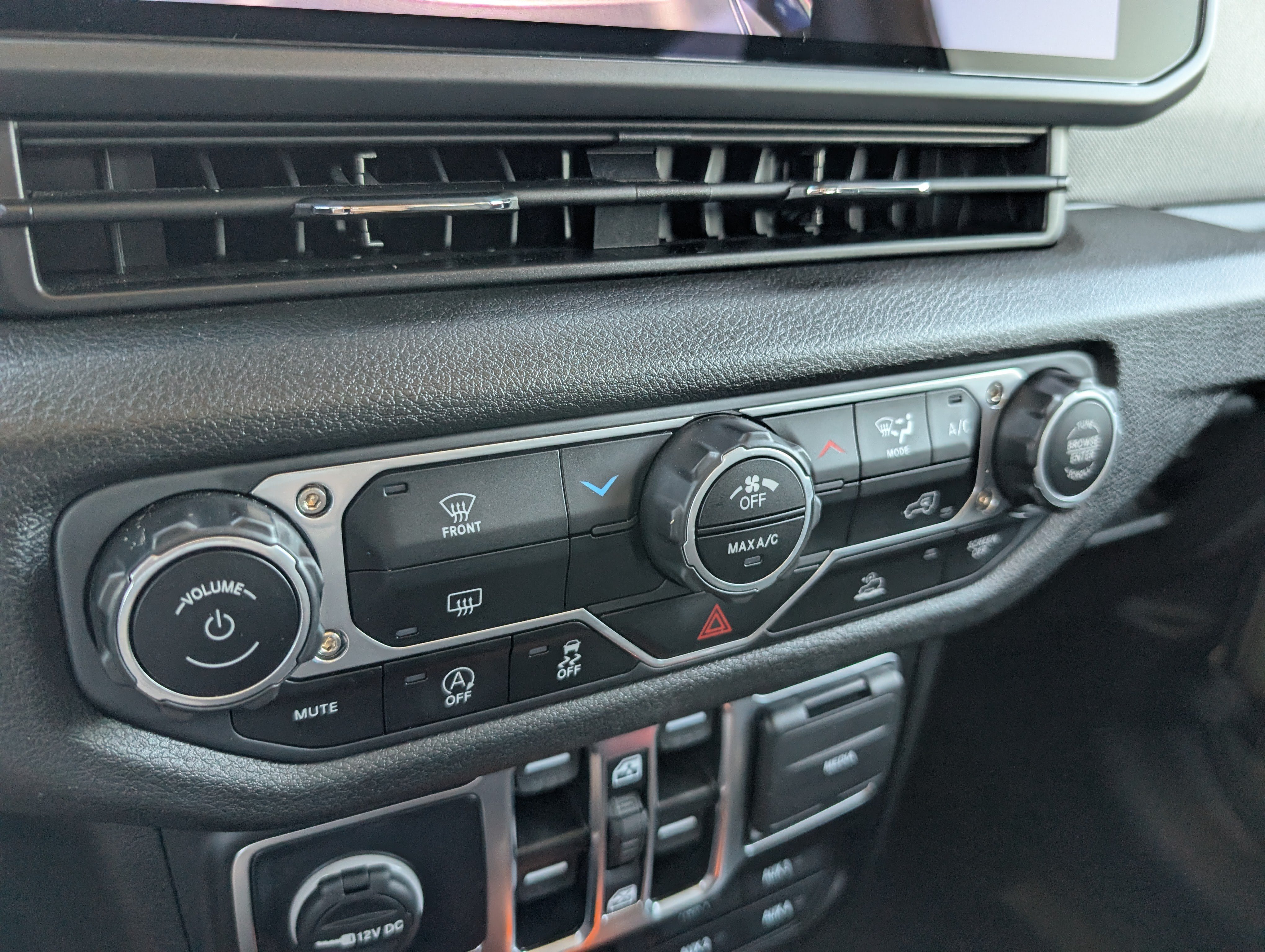 Used 2025 Jeep Gladiator Sport AWD/4WD image 16