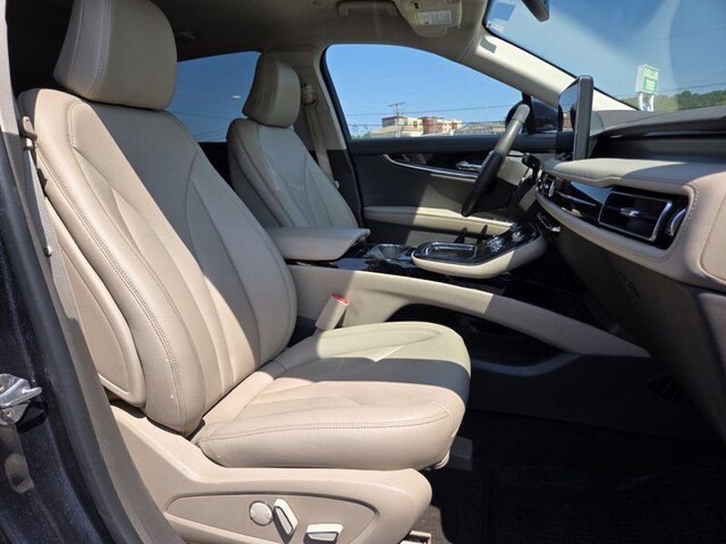 Used 2023 Lincoln Nautilus AWD w/ Premium Package image 20