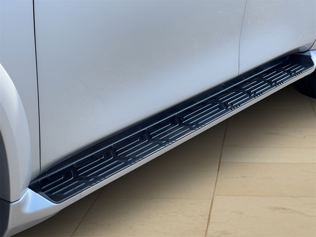 Used 2023 Nissan Armada SL w/ Captain's Chairs Package image 45