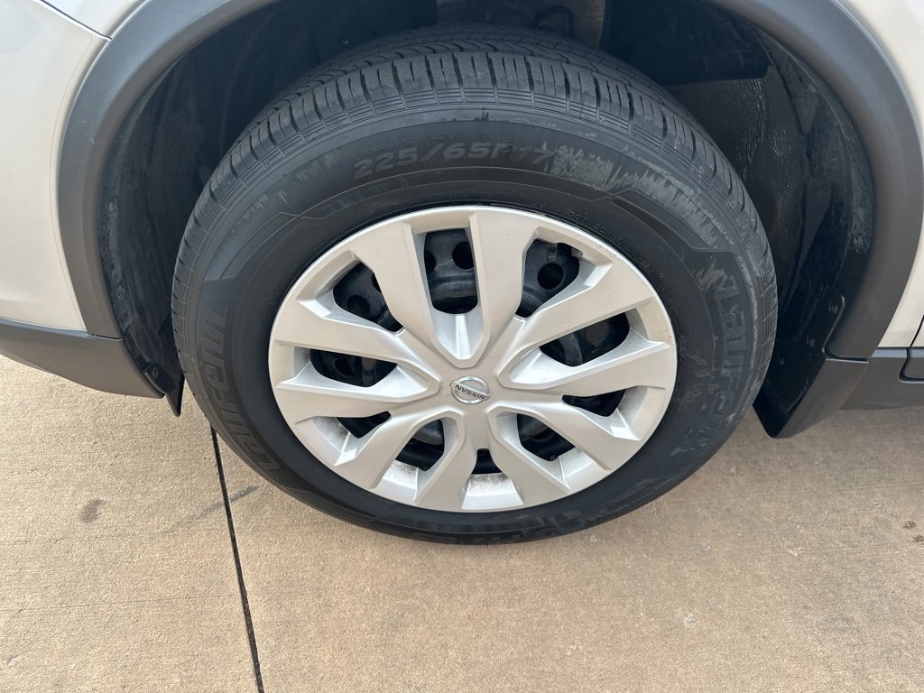 Used 2017 Nissan Rogue S image 33