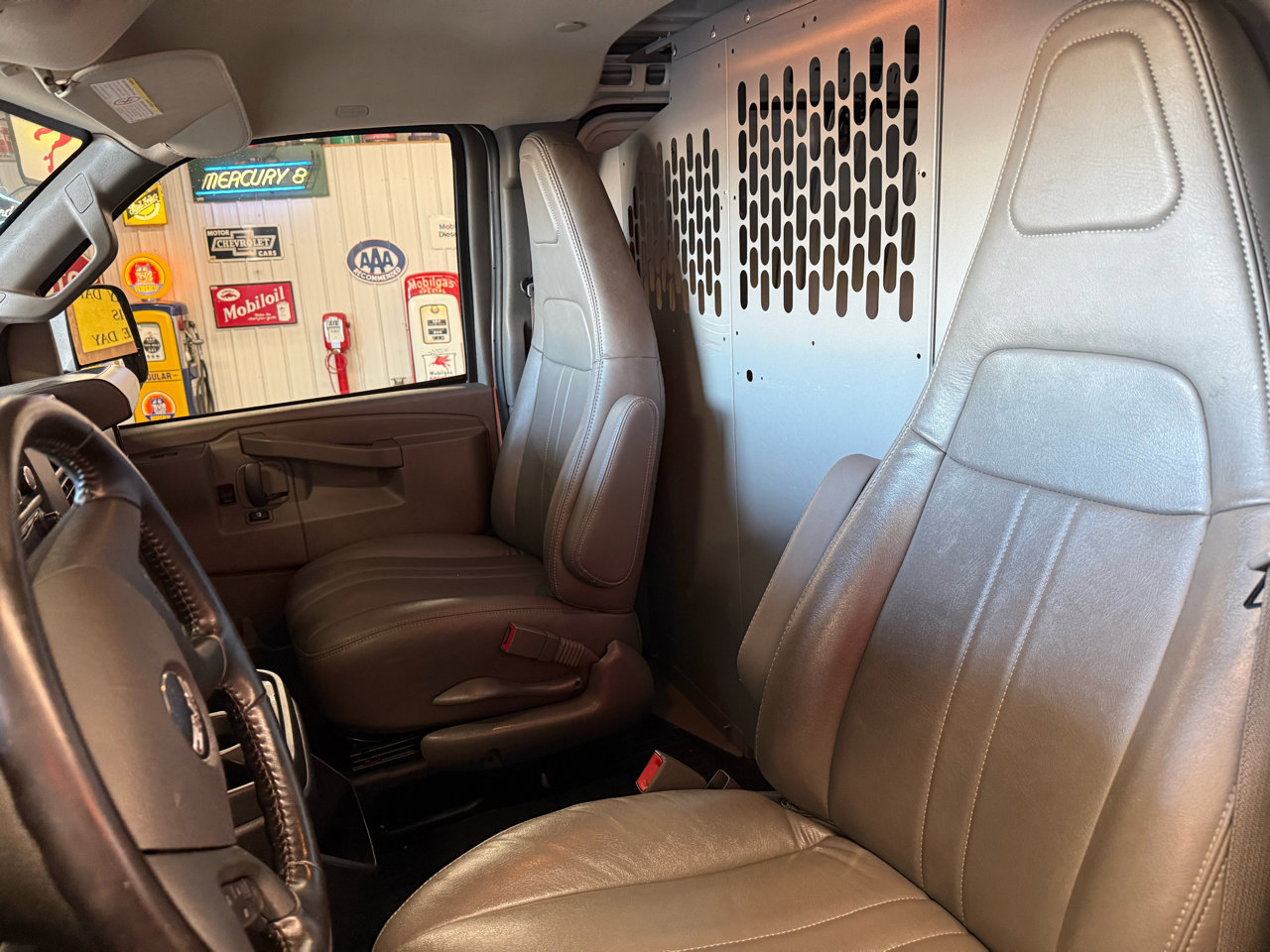 Used 2023 GMC Savana 2500 w/ Driver Convenience Package image 13