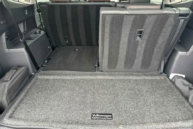 Used 2025 Volkswagen Atlas Peak Edition SE image 16