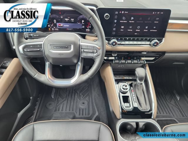 Used 2025 GMC Canyon Denali AWD/4WD image 3