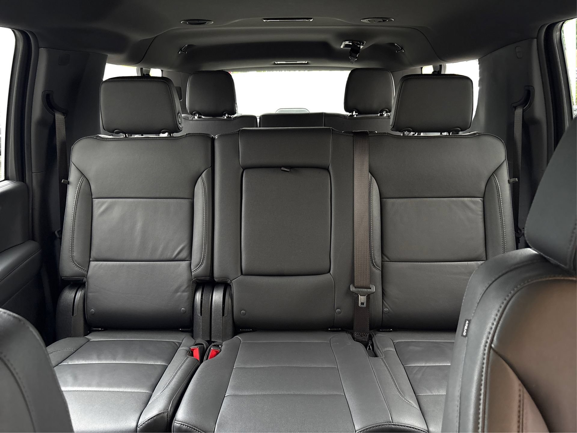 Used 2025 Chevrolet Suburban LT RWD image 17