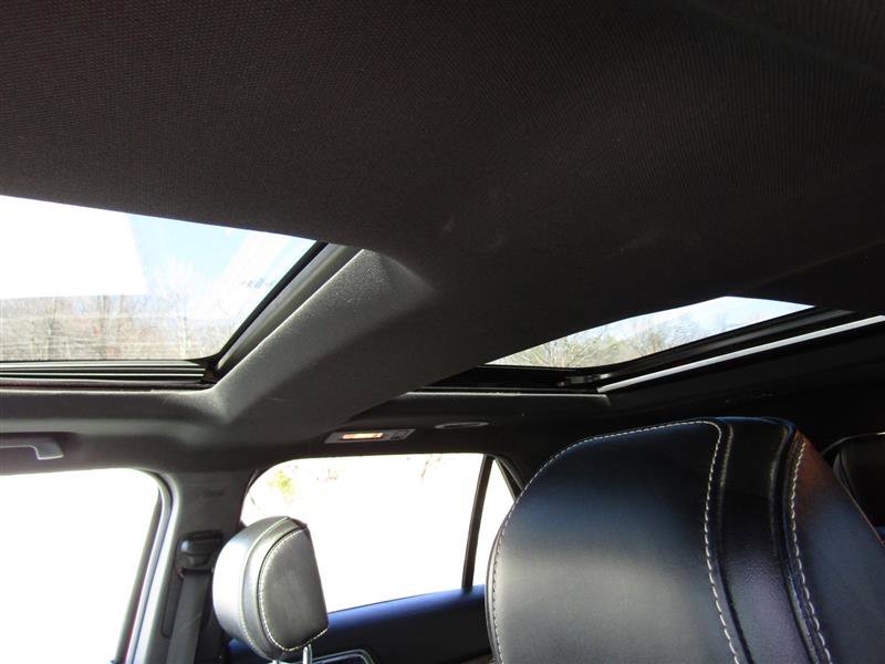 Used 2017 Ford Explorer Platinum image 29