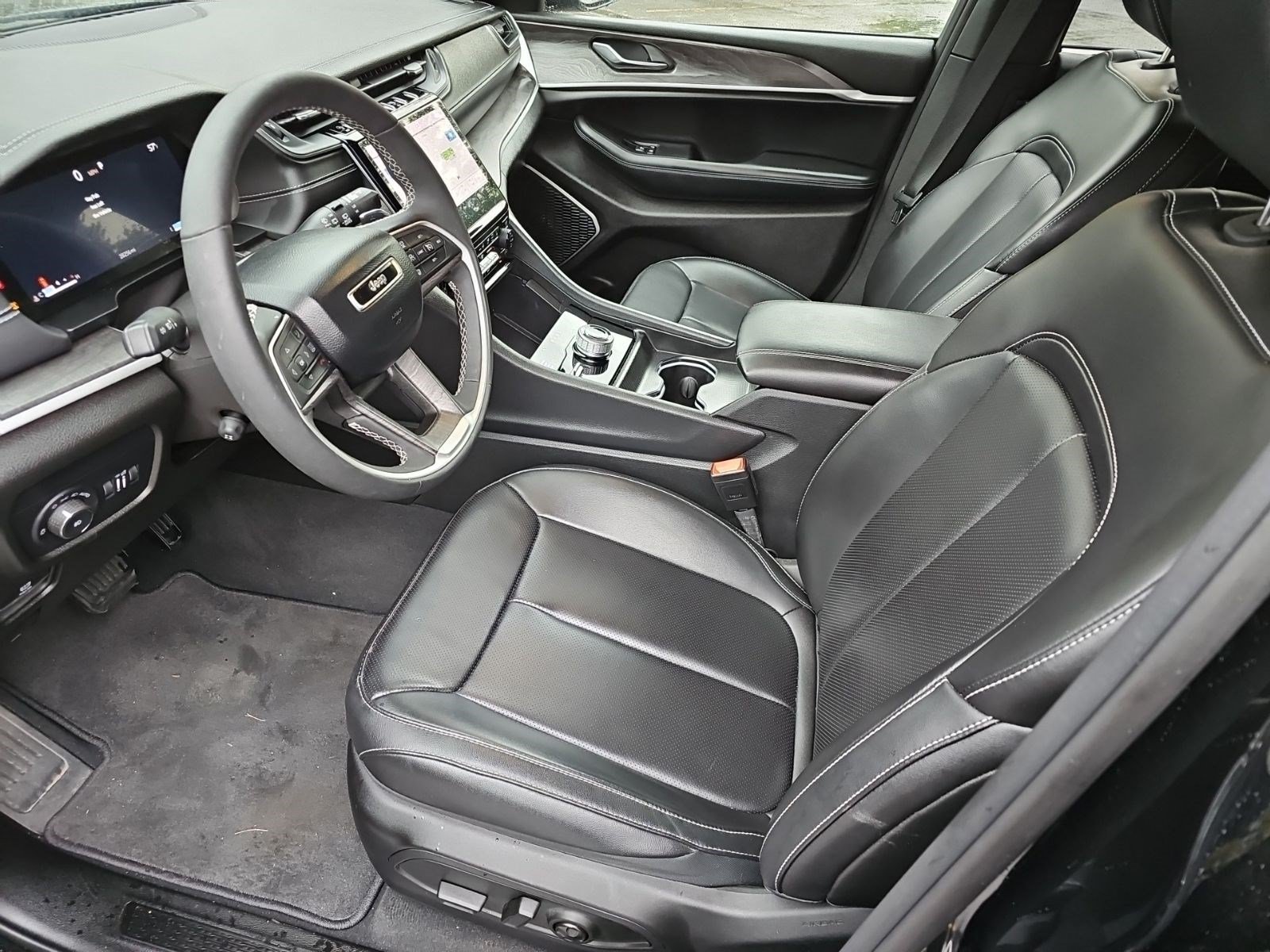 Used 2024 Jeep Grand Cherokee L Limited w/ Luxury Tech Group II AWD/4WD image 18