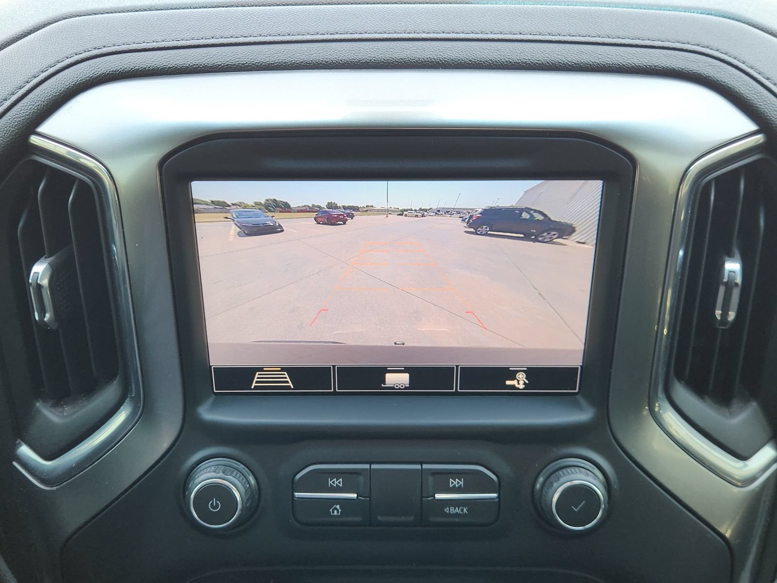Used 2020 Chevrolet Silverado 1500 LT AWD/4WD image 21