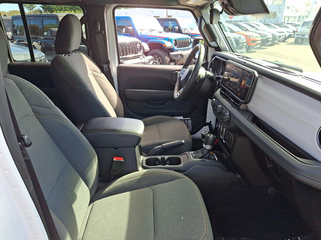Used 2025 Jeep Wrangler Unlimited Sahara AWD/4WD image 12