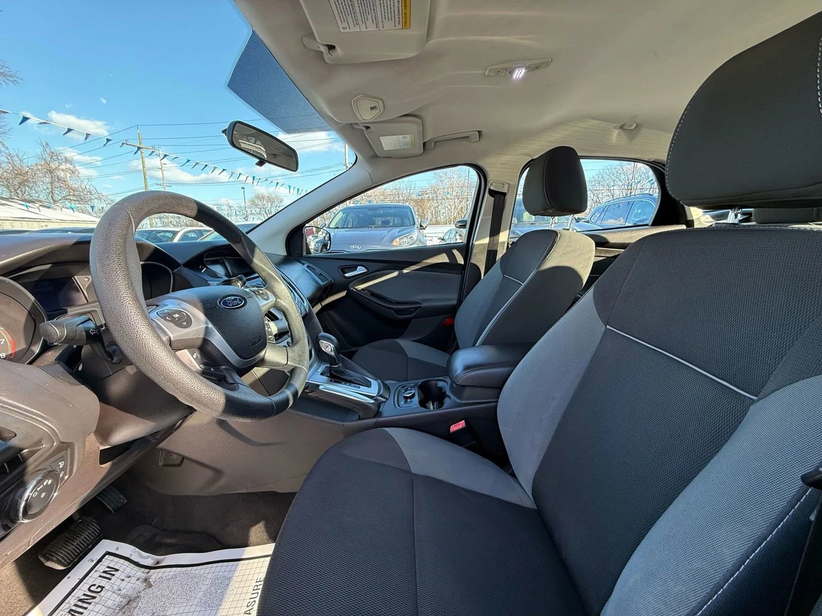 Used 2013 Ford Focus SE w/ SE Winter Pkg image 17