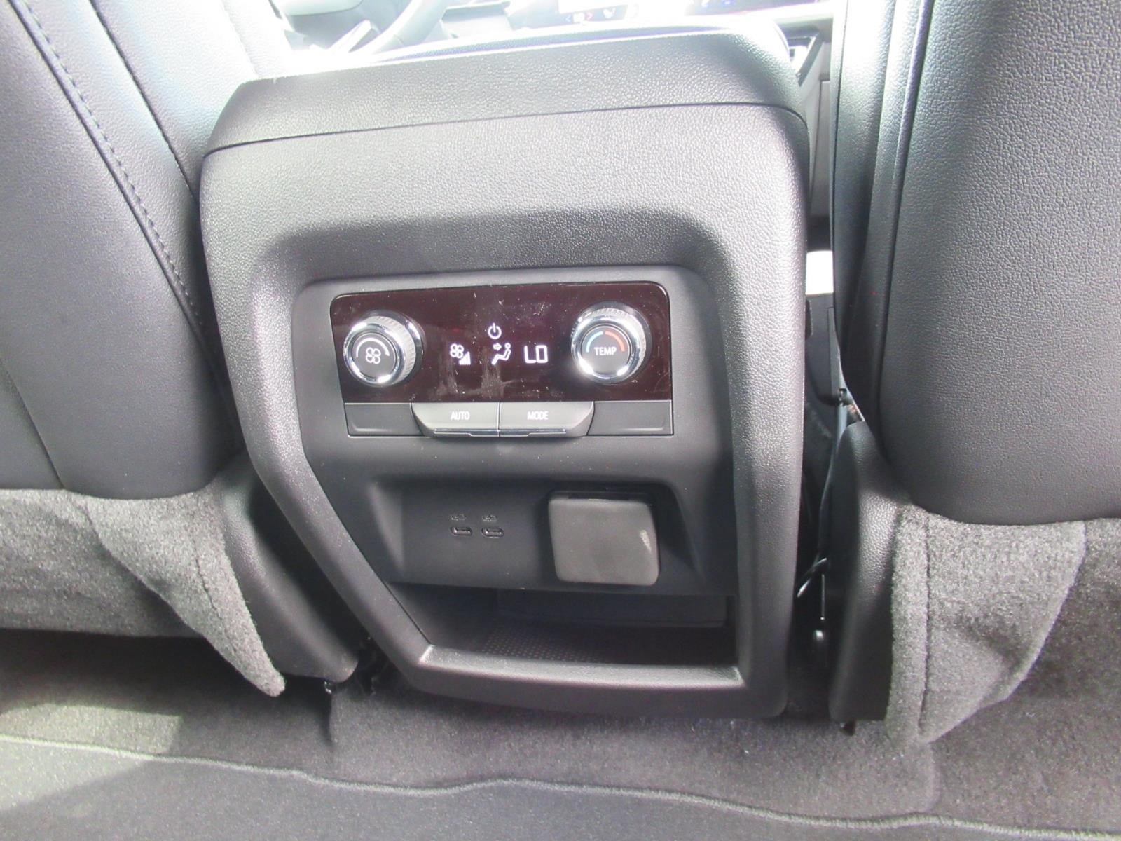 New 2026 Chevrolet Traverse Z71 w/ Enhanced Driving Package AWD/4WD image 28