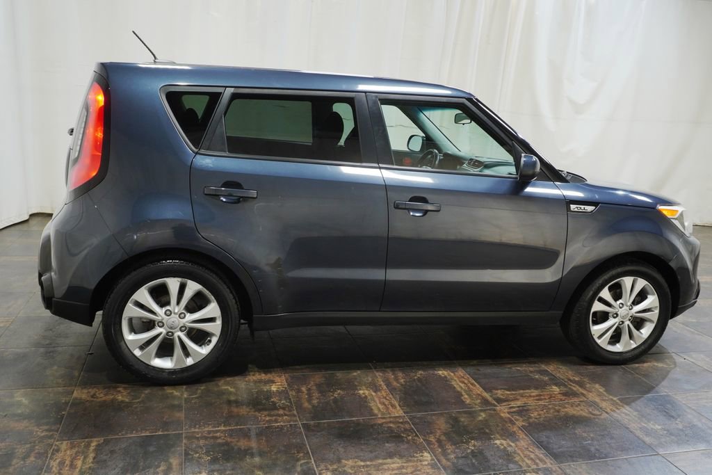 Used 2016 Kia Soul + FWD image 4