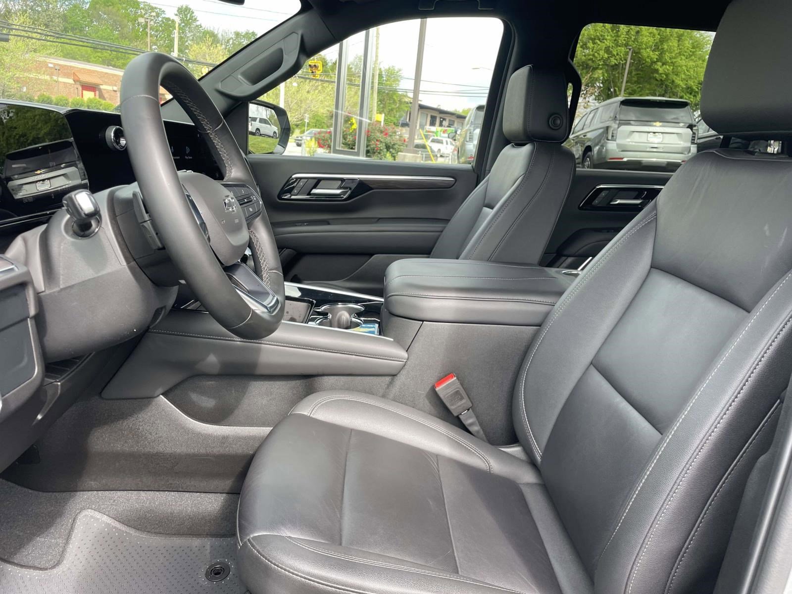 Used 2025 Chevrolet Tahoe Z71 AWD/4WD image 25