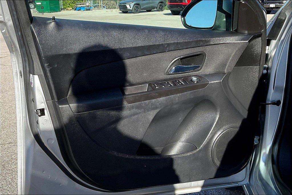 Used 2015 Chevrolet Cruze LT FWD image 16