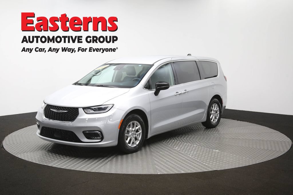 Used 2024 Chrysler Pacifica Touring-L FWD image 57