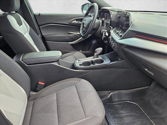 Used 2024 Chevrolet Trax RS FWD image 19