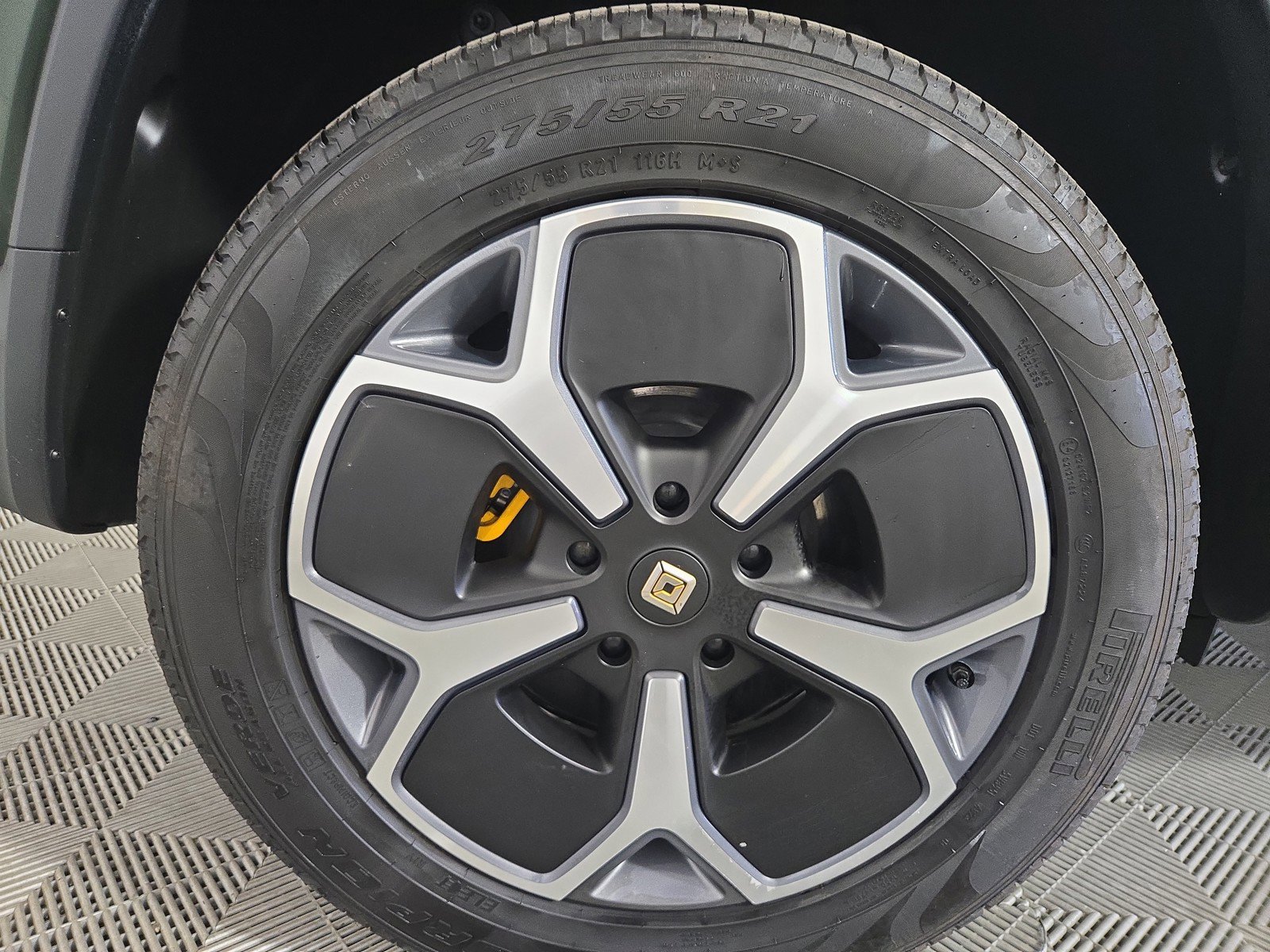 Used 2024 Rivian R1S Adventure image 12