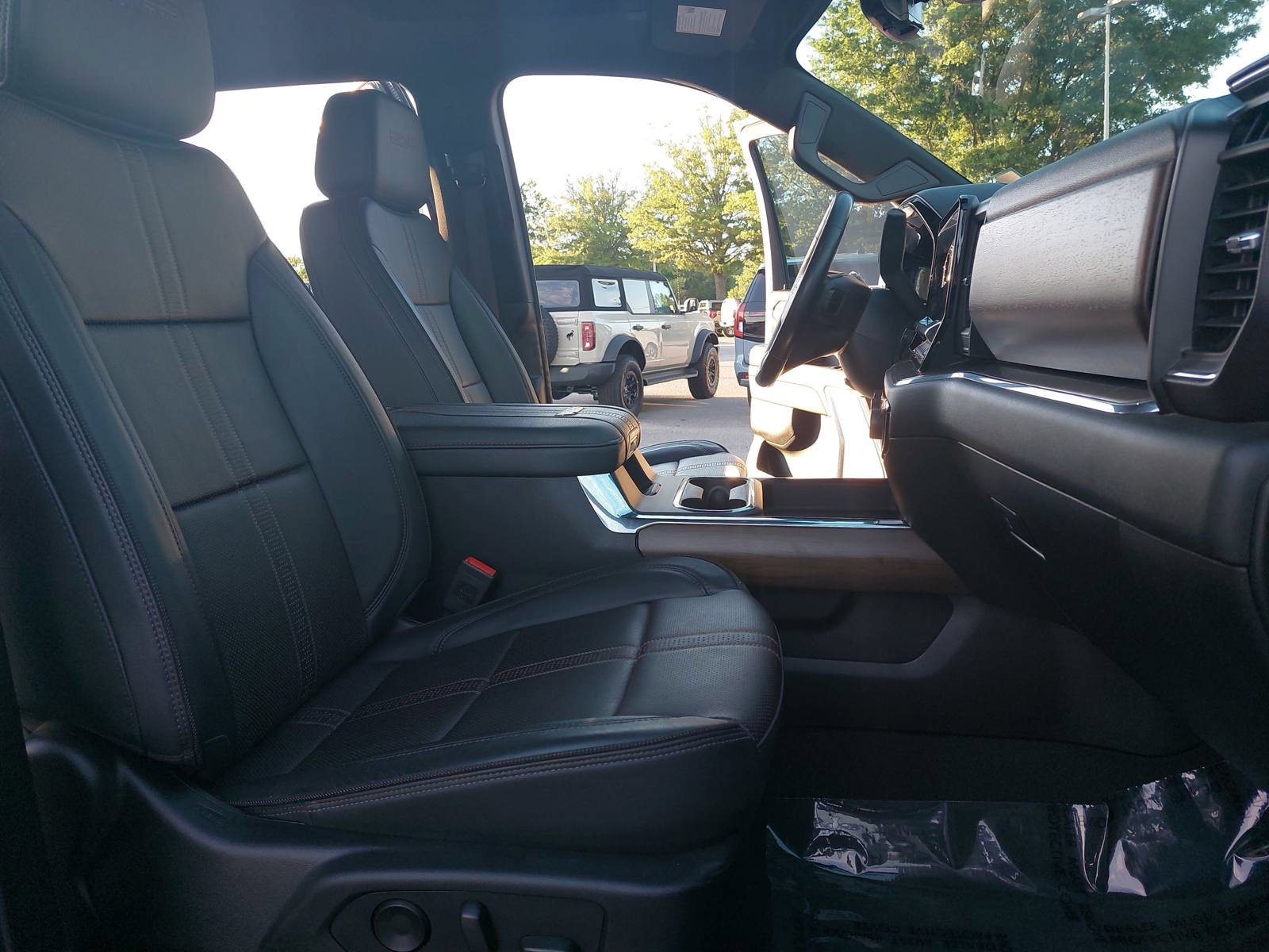 Used 2024 Chevrolet Silverado 2500 High Country w/ Technology Package AWD/4WD image 10