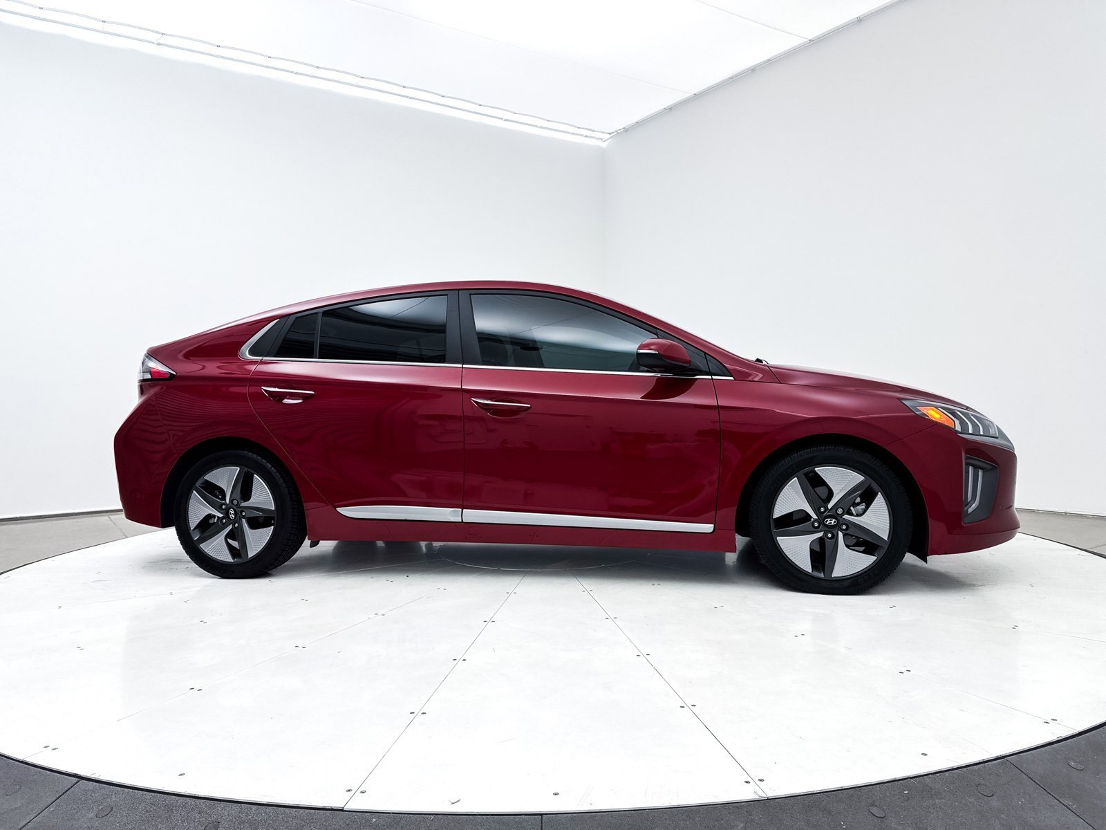 Used 2021 Hyundai Ioniq Limited image 40