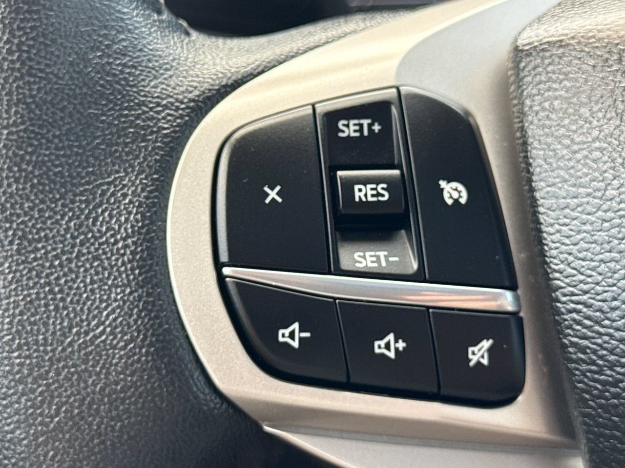 Used 2023 Ford Explorer XLT AWD/4WD image 29