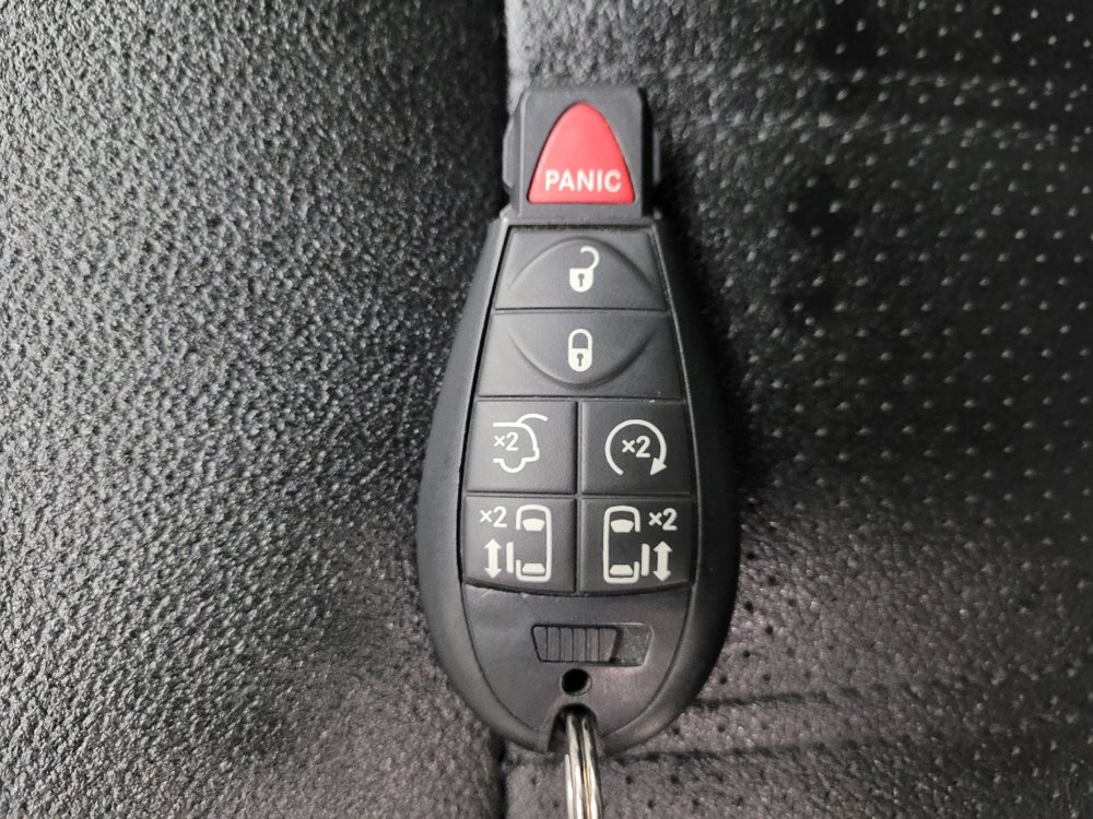 Used 2015 Dodge Grand Caravan R/T w/ Driver Convenience Group FWD image 32