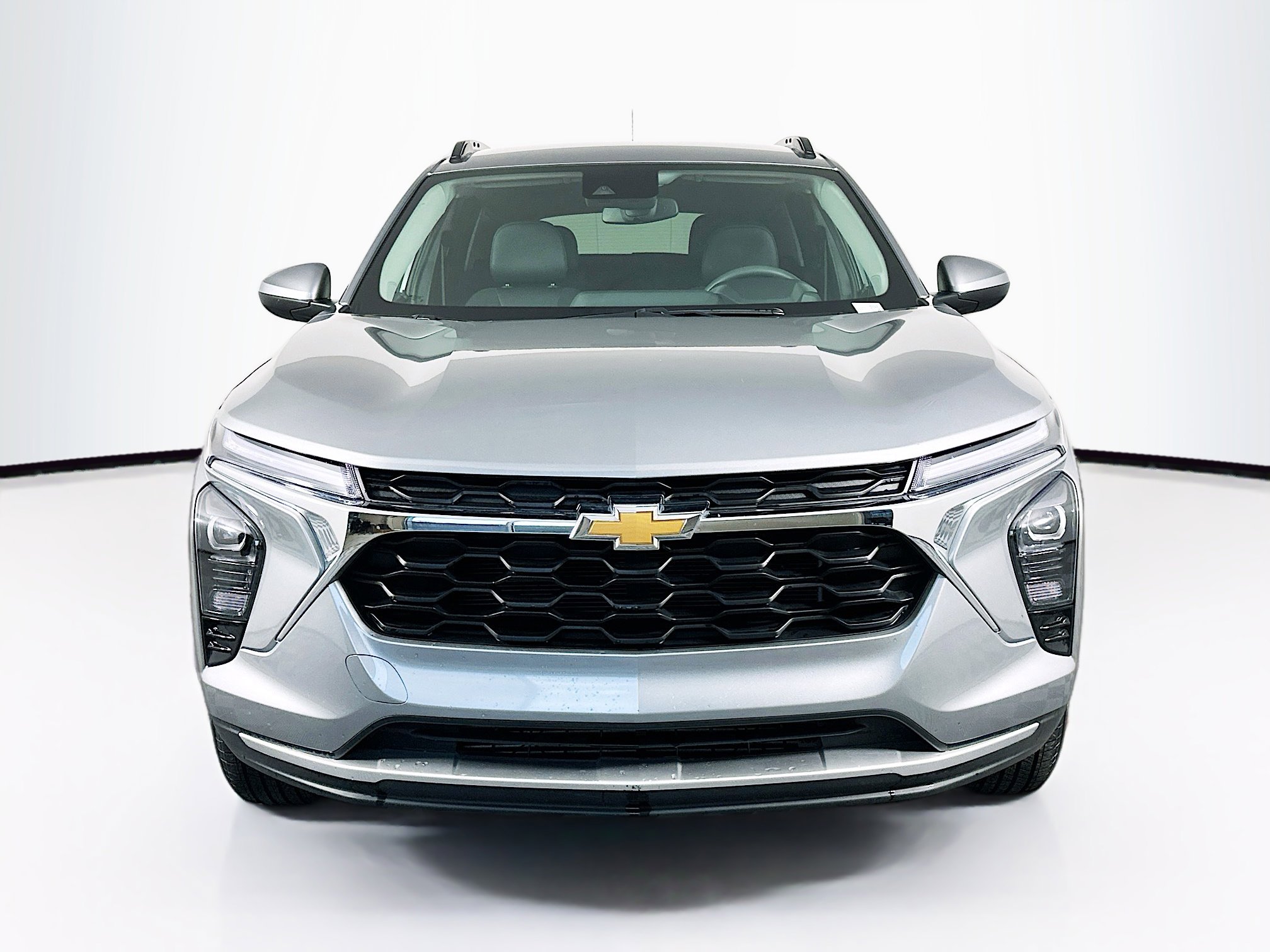 Used 2025 Chevrolet Trax LT image 2