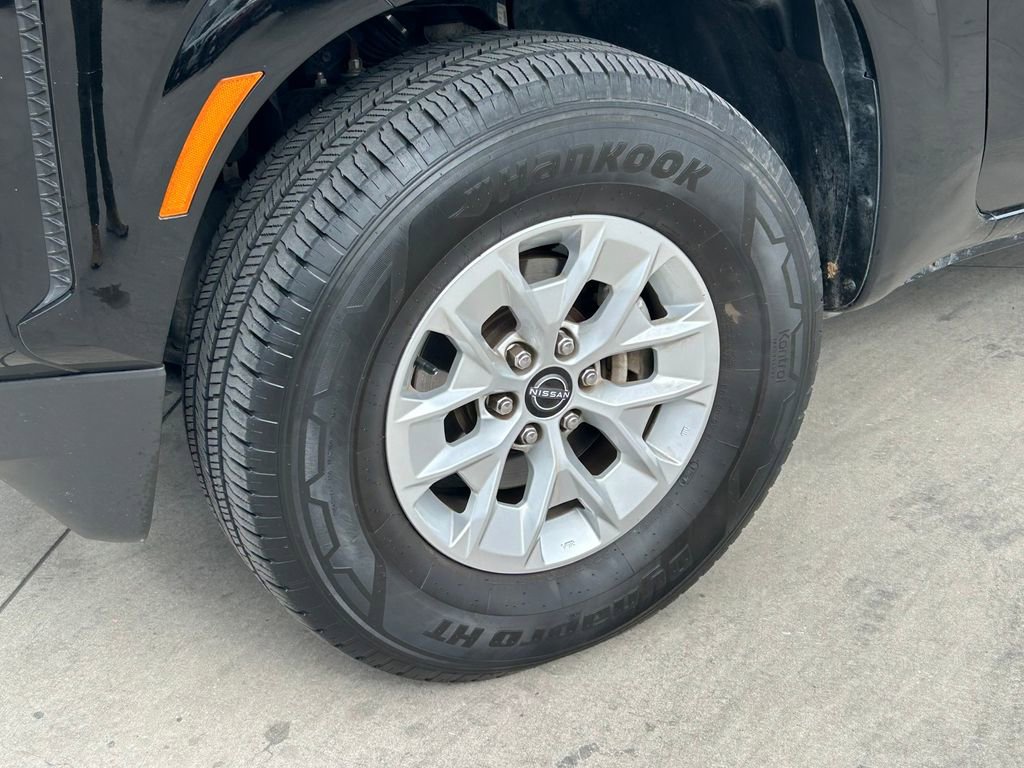 Used 2024 Nissan Frontier SV image 9