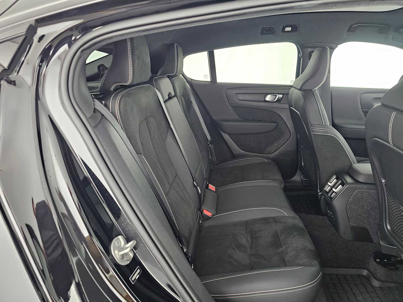 Used 2023 Volvo C40 P8 Recharge Ultimate image 12