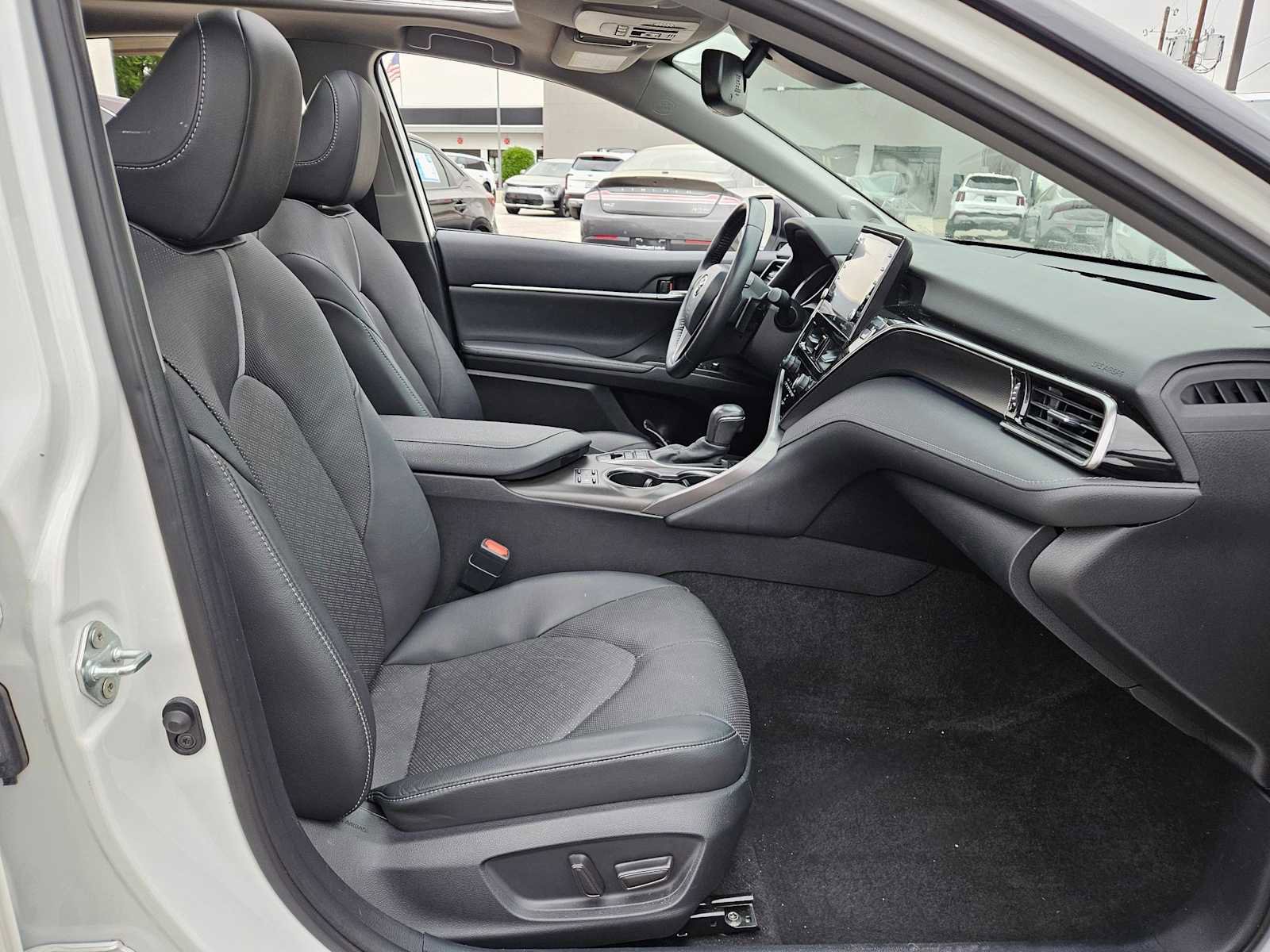 Used 2022 Toyota Camry XSE FWD image 21