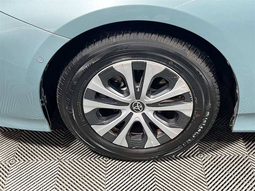 Certified 2022 Toyota Prius LE image 28