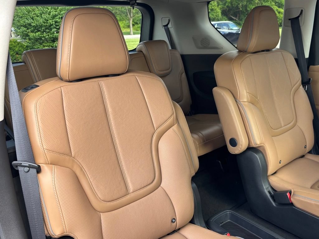 Used 2025 INFINITI QX80 Sensory AWD/4WD image 32