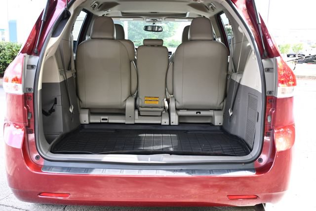 Used 2013 Toyota Sienna XLE FWD image 26