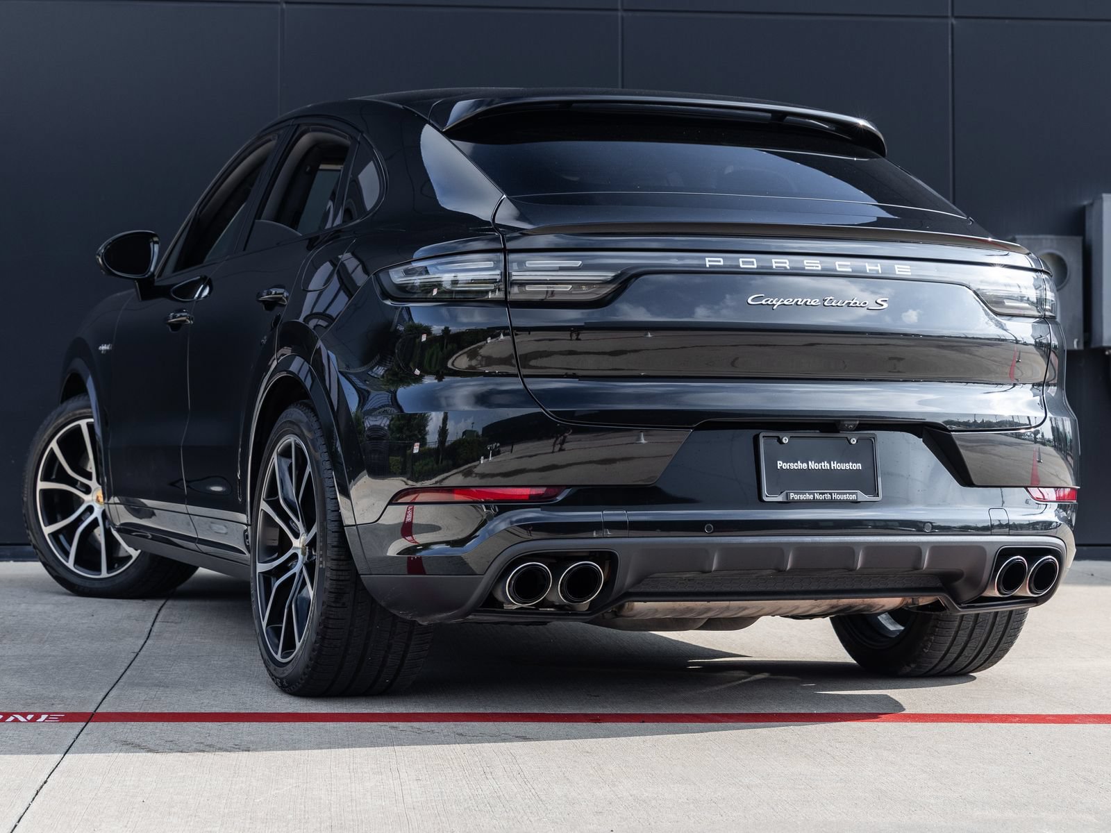 Used 2023 Porsche Cayenne Turbo S AWD/4WD image 3