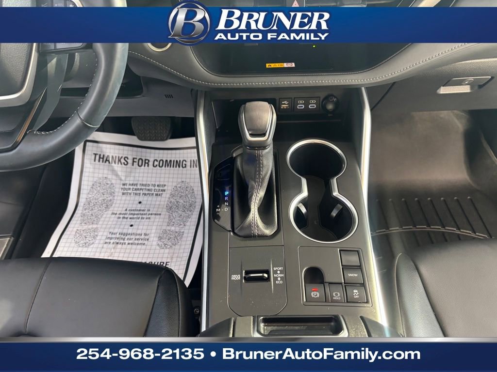 Used 2025 Toyota Highlander XLE image 24