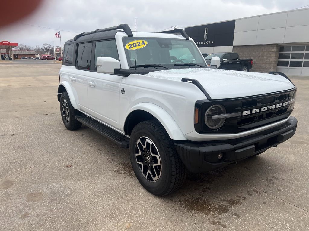 Used 2024 Ford Bronco Outer Banks image 4
