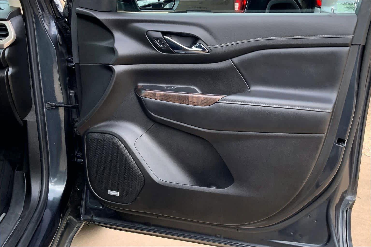 Used 2022 GMC Acadia Denali w/ Denali Technology Package FWD image 19