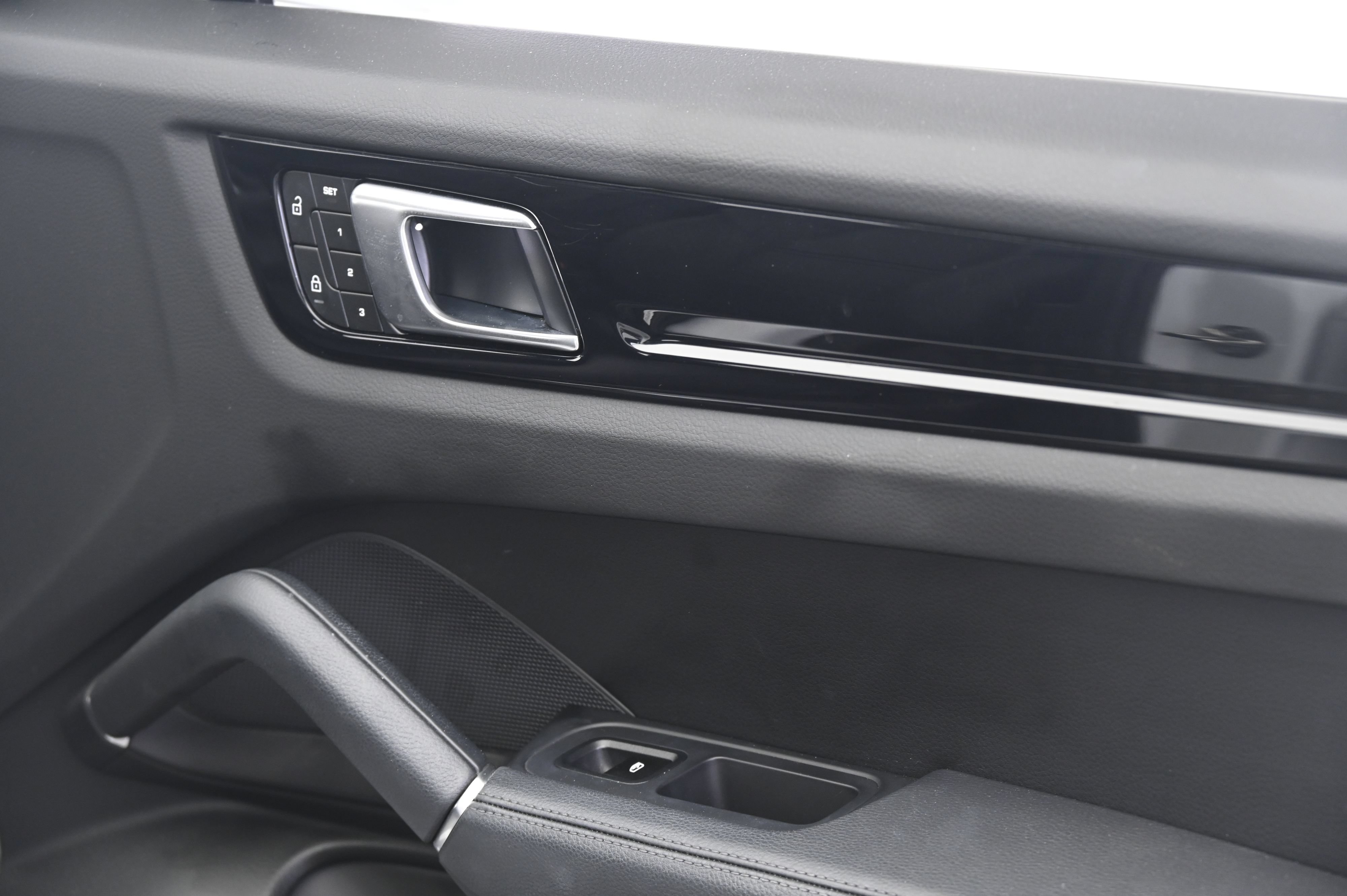 Certified 2023 Porsche Cayenne AWD/4WD image 21