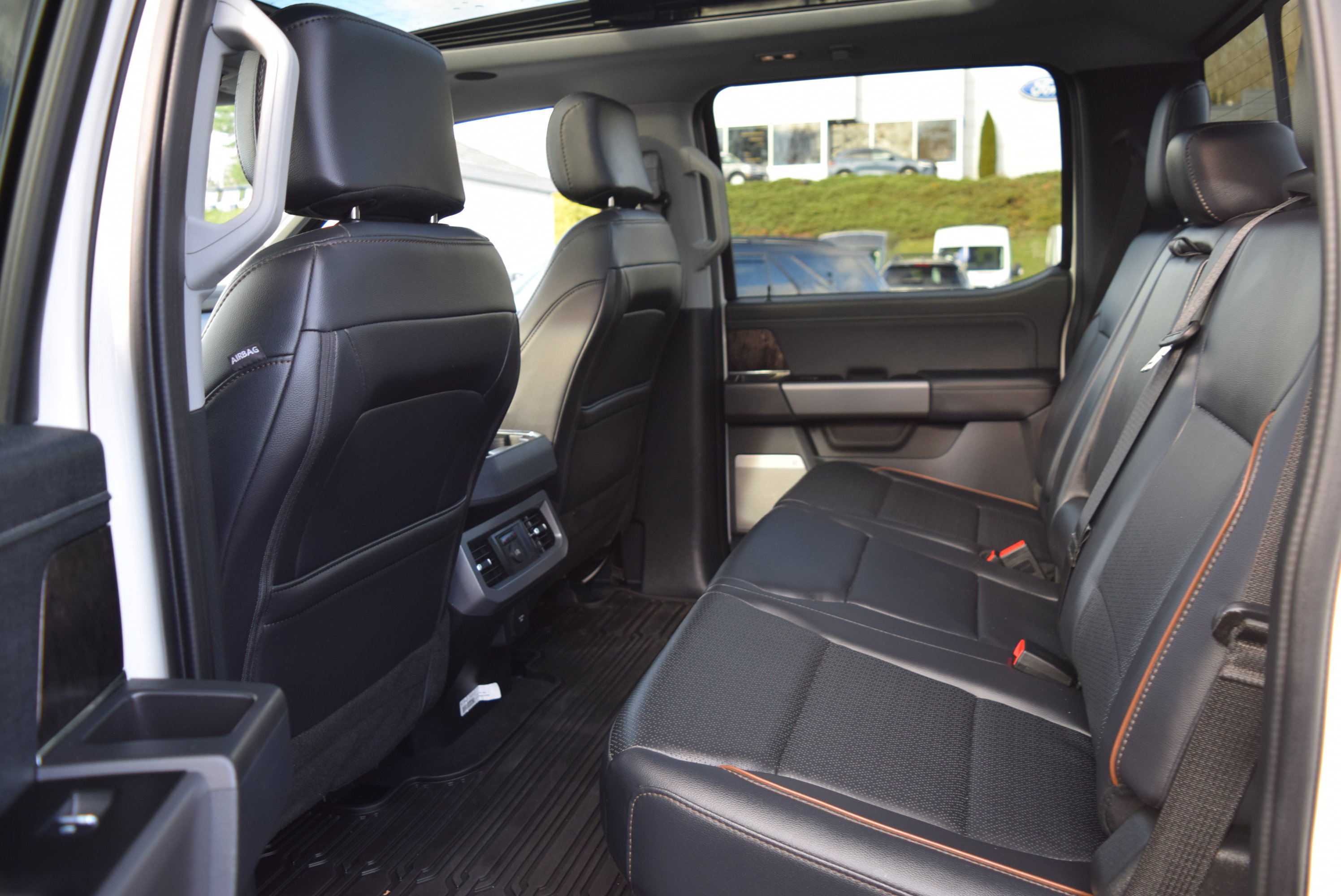 Used 2025 Ford F350 Lariat w/ Lariat Ultimate Package image 9