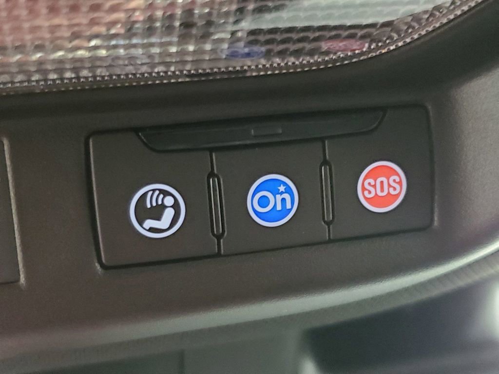 Certified 2025 Chevrolet Trax RS w/ Driver Confidence Package image 17